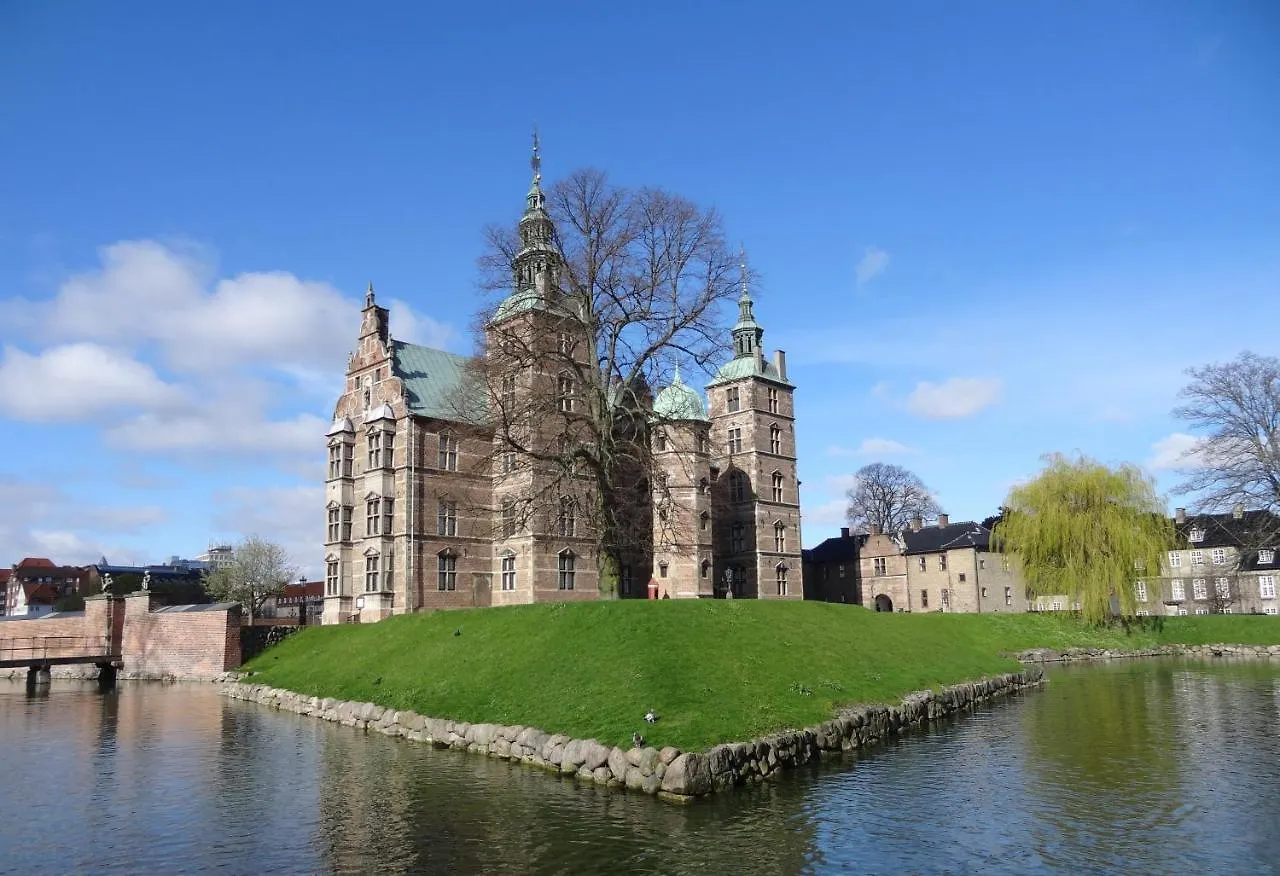 Sanders Leaves - Charming Three-Bedroom Apartment In Downtown Copenhague