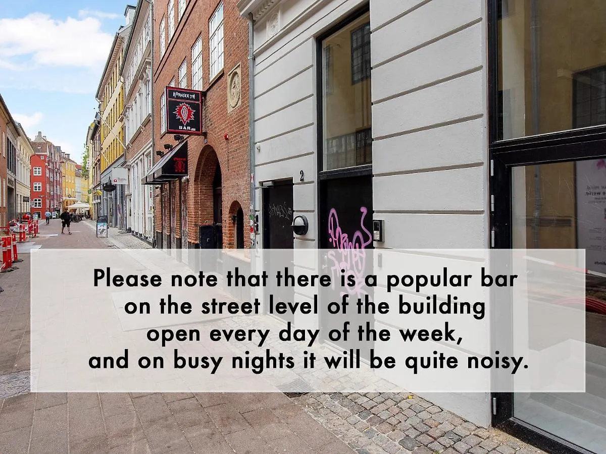 Sanders Leaves - Charming Three-Bedroom Apartment In Downtown Copenhagen Denmark