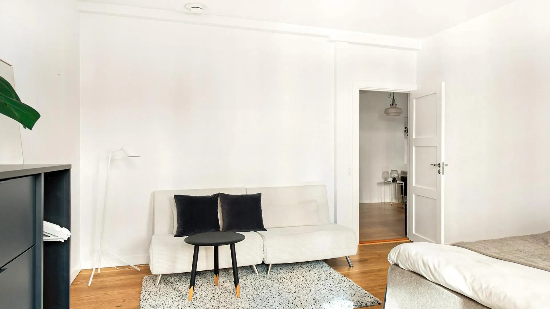 Sanders Leaves - Charming Three-Bedroom Apartment In Downtown コペンハーゲン デンマーク