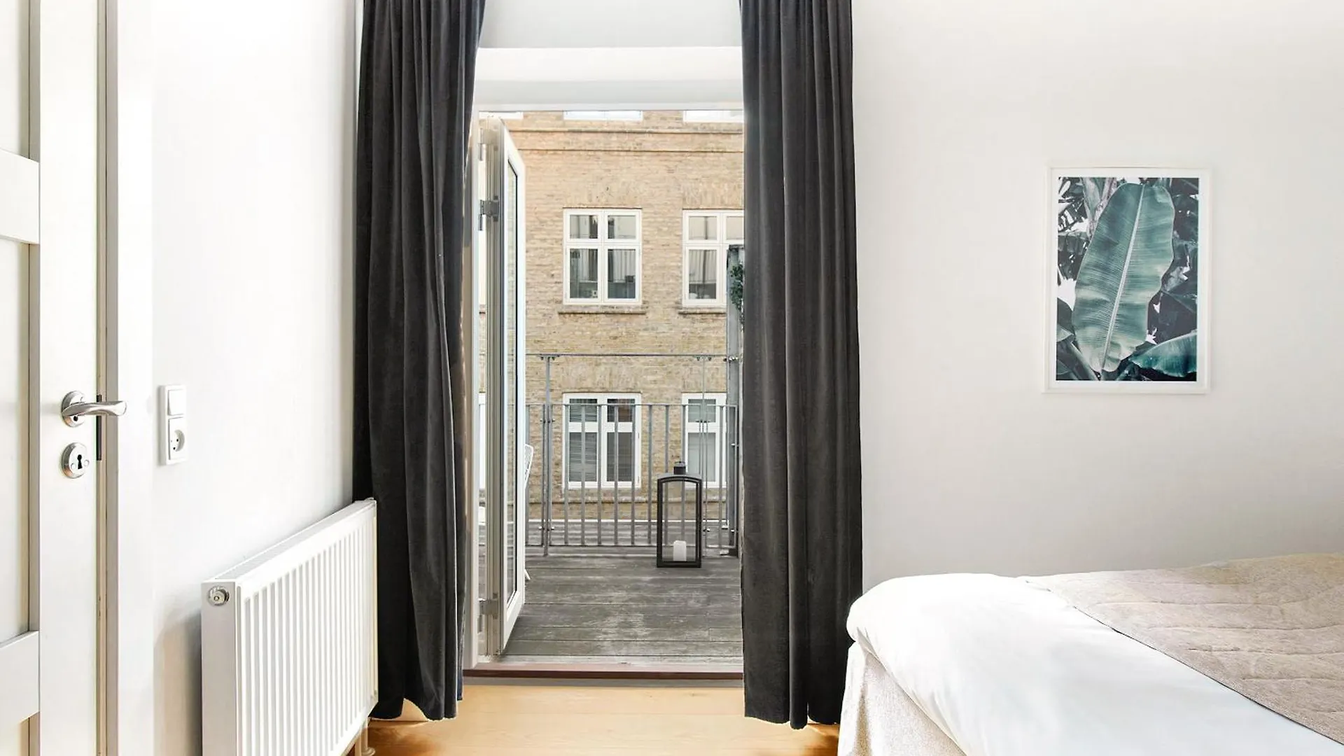 Sanders Leaves - Charming Three-Bedroom Apartment In Downtown コペンハーゲン